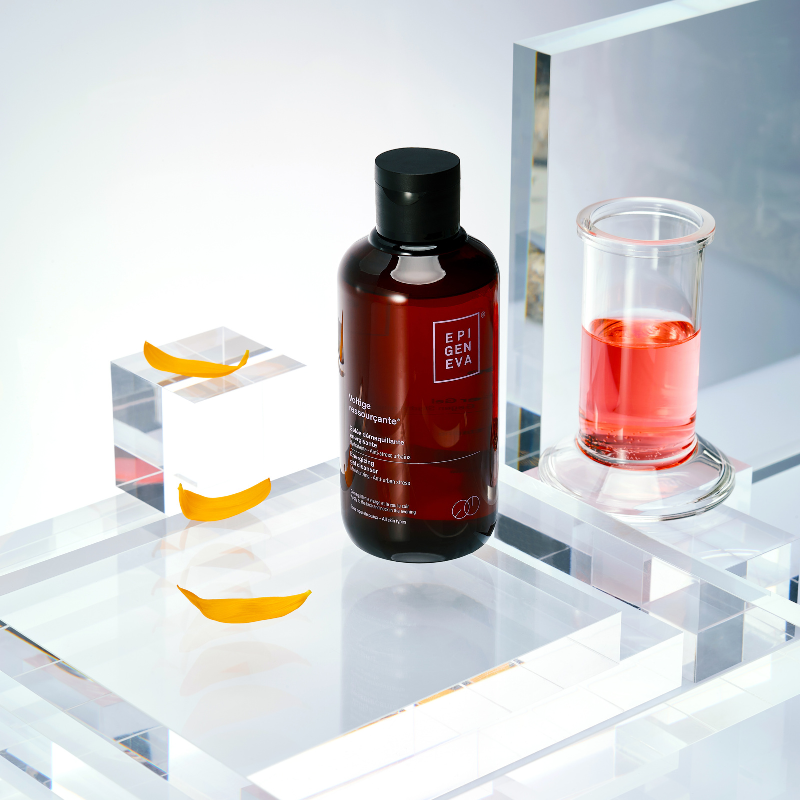 Epigeneva Voltige ressourçante Energizing Face Gel Cleanser – bottle on display, side view
