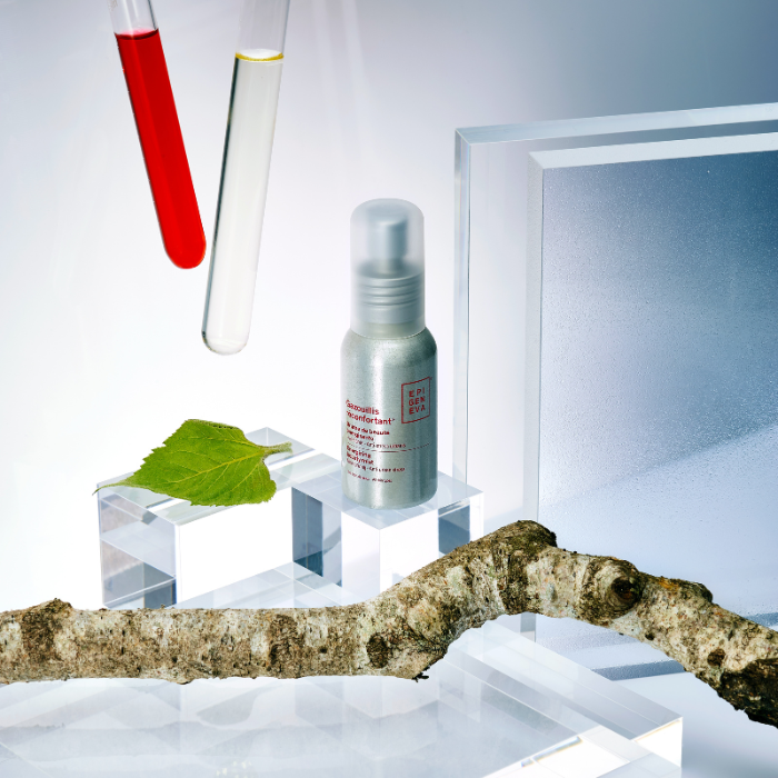 Epigeniva Gazouillis réconfortant Energizing Beauty Mist – bottle on display, side angle