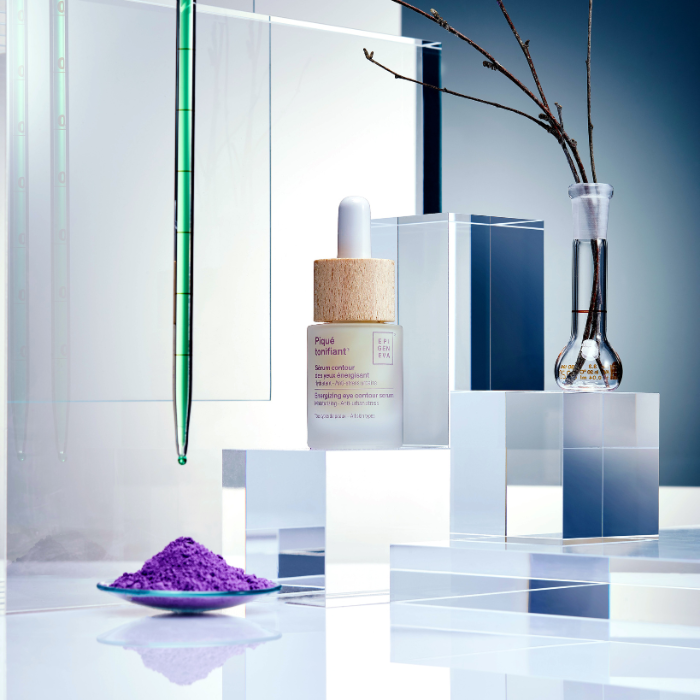 Epigeniva Piqué tonifiant Energizing Eye Contour Serum – closed bottle on display