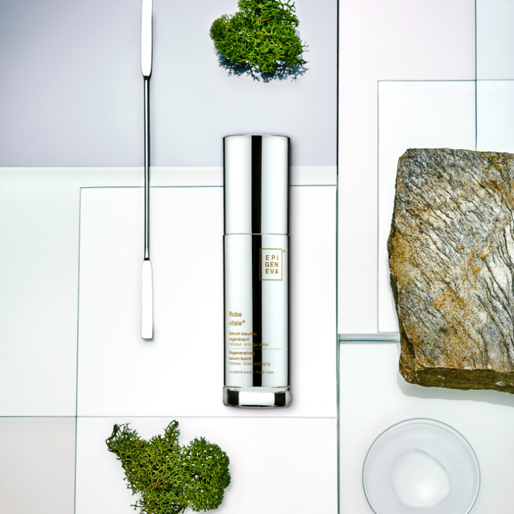 Epigeniva Robe vitale Regenerating Serum-Balm – bottle on display, top view